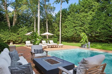 Beautifully designed with a sleek, minimalist style this home - photo 2