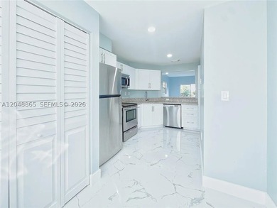 Great and newly renovated 2-bedroom, 2.5-bathroom townhome in - photo 8
