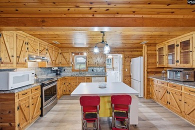 Discover this charming 1982 ranch-style Lake Murray bungalow - photo 11