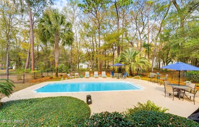 One story living on Ladys Island with 2,712 sq ft on a quiet - photo 17