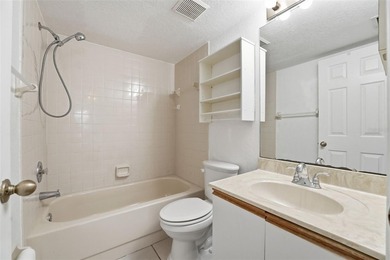 Beautiful END UNIT 2-bedroom, 2-bath condo located on the second - photo 22