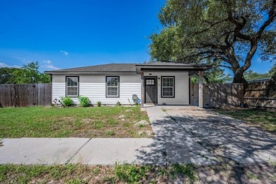 Adorable Farmhouse Coastal Home in Rockport! Fall in love with - photo 1