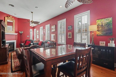 Just one block from the beach, this 2-bed shotgun house in - photo 2