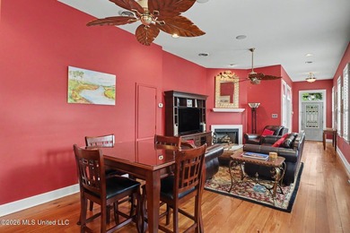 Just one block from the beach, this 2-bed shotgun house in - photo 4