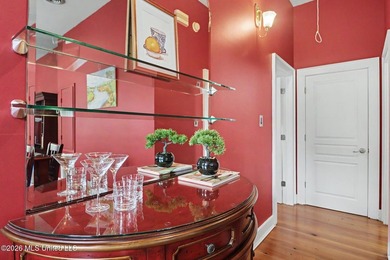 Just one block from the beach, this 2-bed shotgun house in - photo 5