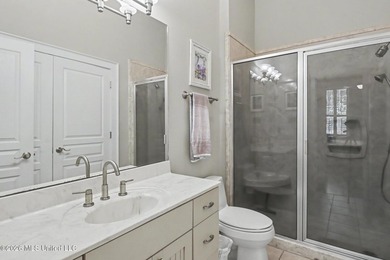 Just one block from the beach, this 2-bed shotgun house in - photo 8