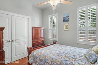 Just one block from the beach, this 2-bed shotgun house in - photo 9