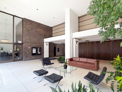 Beautiful rehabbed 1 bed/1 bath condo on the 19th floor with - photo 11