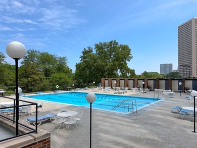 Beautiful rehabbed 1 bed/1 bath condo on the 19th floor with - photo 12