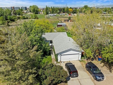 This is one of several properties in the Jewel Sub that are - photo 14