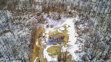 Welcome home to this spacious and meticulously maintained - photo 4