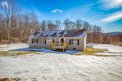 Welcome home to this spacious and meticulously maintained - photo 5