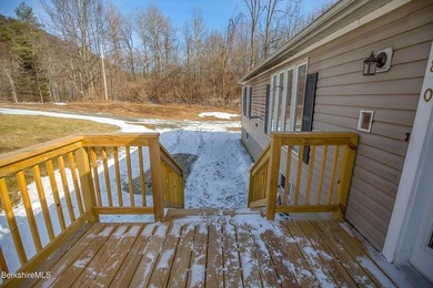 Welcome home to this spacious and meticulously maintained - photo 6