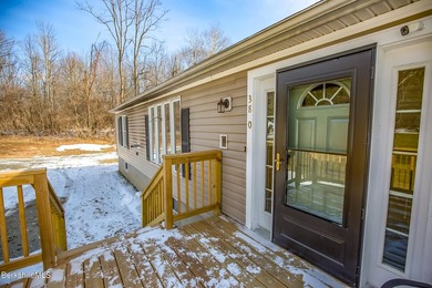 Welcome home to this spacious and meticulously maintained - photo 7