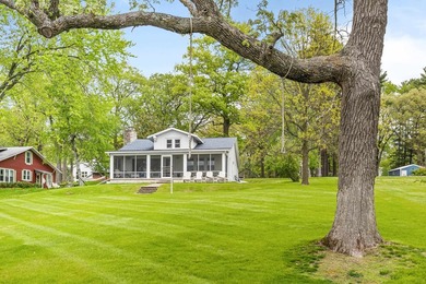 The epitome of a classic 1930s lake cottage, beautifully - photo 11