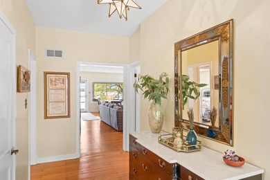The epitome of a classic 1930s lake cottage, beautifully - photo 13