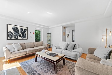Tucked away in the heart of Kerrisdale, this tastefully - photo 4
