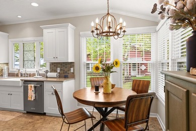 The epitome of a classic 1930s lake cottage, beautifully - photo 14