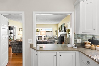 The epitome of a classic 1930s lake cottage, beautifully - photo 17