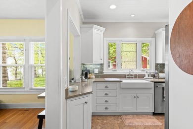 The epitome of a classic 1930s lake cottage, beautifully - photo 18