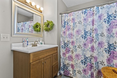 Gorgeous & Spacious 3BR/2.5BA Home in Calmes Estates . Welcome