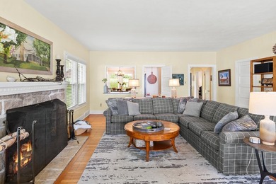 The epitome of a classic 1930s lake cottage, beautifully - photo 20