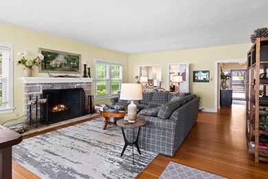 The epitome of a classic 1930s lake cottage, beautifully - photo 23