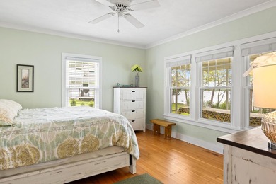 The epitome of a classic 1930s lake cottage, beautifully - photo 30