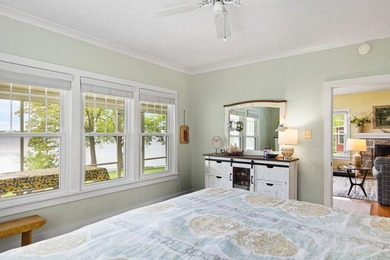The epitome of a classic 1930s lake cottage, beautifully - photo 31