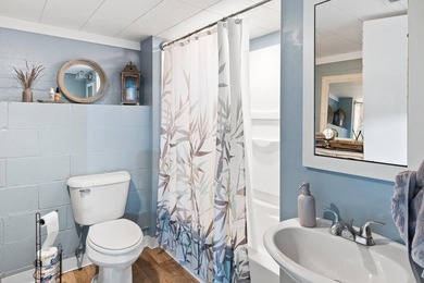 The epitome of a classic 1930s lake cottage, beautifully - photo 34