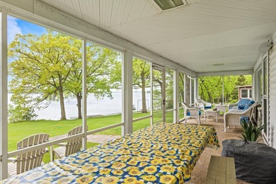 The epitome of a classic 1930s lake cottage, beautifully - photo 36