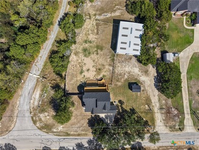 NEW ROOF (2025) and HVAC recently serviced! This spacious home - photo 36