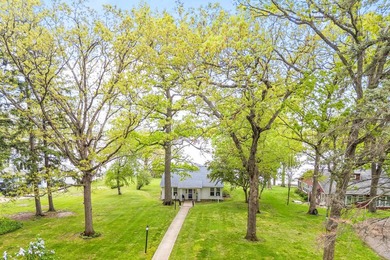 The epitome of a classic 1930s lake cottage, beautifully - photo 37