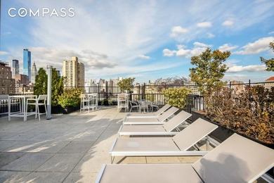Residence 9K is a beautifully renovated studio that seamlessly - photo 8