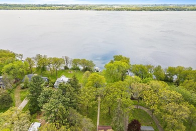 The epitome of a classic 1930s lake cottage, beautifully - photo 39