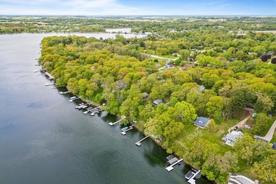 The epitome of a classic 1930s lake cottage, beautifully - photo 42