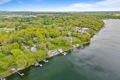 The epitome of a classic 1930s lake cottage, beautifully - photo 43