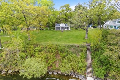 The epitome of a classic 1930s lake cottage, beautifully - photo 46