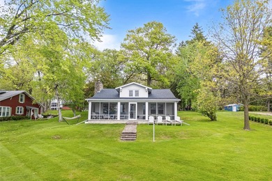The epitome of a classic 1930s lake cottage, beautifully - photo 47