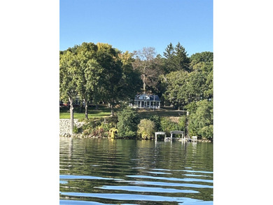 The epitome of a classic 1930s lake cottage, beautifully - photo 50