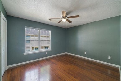 Beautifully updated condo/townhome conveniently located just - photo 14