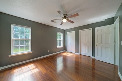 Beautifully updated condo/townhome conveniently located just - photo 15