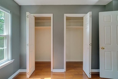 Beautifully updated condo/townhome conveniently located just - photo 16