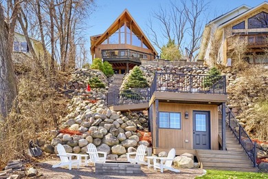 Perfectly perched and nestled upon the serene, exclusive shores - photo 2