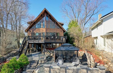 Perfectly perched and nestled upon the serene, exclusive shores - photo 4