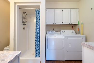 Fantastic opportunity to live and work in one location! Situated - photo 11