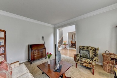 Welcome to this beautifully designed 5-bedroom, 4-bathroom home - photo 12