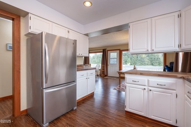 Fantastic opportunity to live and work in one location! Situated - photo 14