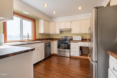 Fantastic opportunity to live and work in one location! Situated - photo 15