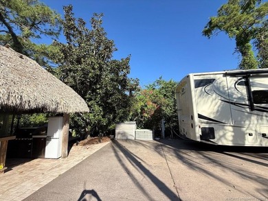 This extra-large 3,902 sq. ft. lot offers the ultimate in - photo 15